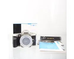 Nieuw (oude stock) Minolta Dynax 4 body analoge camera