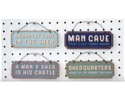 CGB GIFTWARE THE HARDWARE STORE Set de 4 baguettes en bois (panneau suspendu) 'SHED QxaUARTERS HOME of the GRUMPY OLD MAN', 'MAN CAVE WHERE MANLY THINGS HAPPEN', SHARPEST TOOL IN THE SHED' et 'A MAN'S SHED IS HIS CASTLE'12x5cm