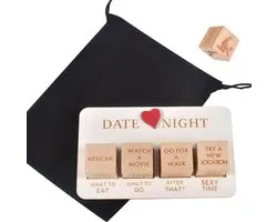 Scoby - Date Night Spel - Dobbelspel voor Koppels - Houten Dobbelstenen - Couples Game - 4 Stuks - Met Opbergzakje