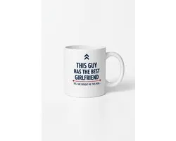 Mok 'This Guy Has The Best Girlfriend' - Grappig Cadeau voor Vriend van Vriendin