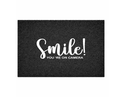Deurmat Smile, you're on camera - Zwart - 60 x 40 cm - Deurmat Binnen - Droogloopmat - Deurmat met Tekst - Schoonloopmat - Grappige Deurmat