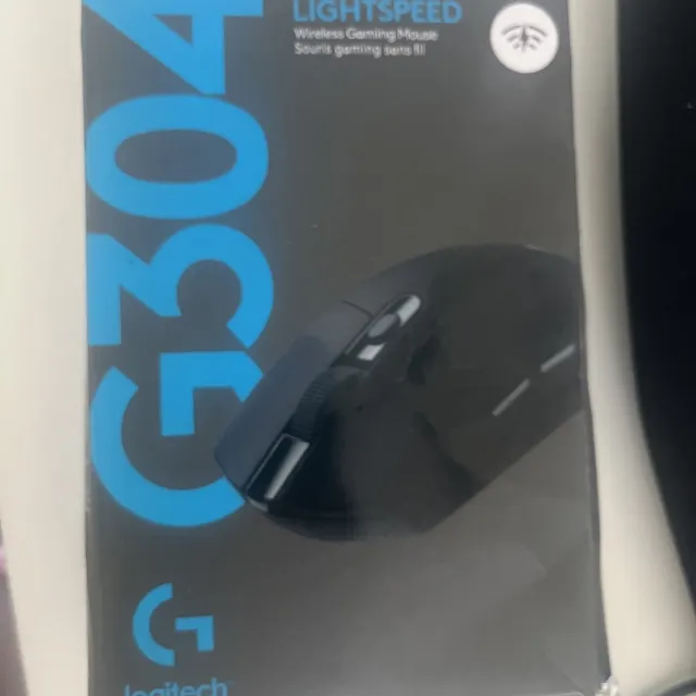 Logitech G304 LIGHTSPEED Wireless Mouse/Battery Life-250 Hrs/NEW - BLACK